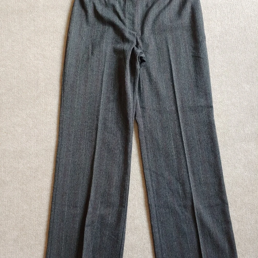 Chicos Wide Leg Dress Pants Womens Size 1.5 M 10 Gray Herringbone Striped Stret_2
